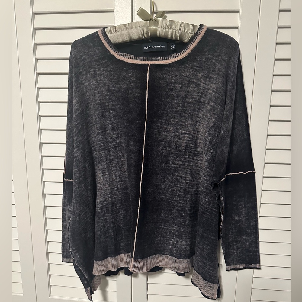 EUC soft lightweight sweatshirt from 525 America. Size XL.
